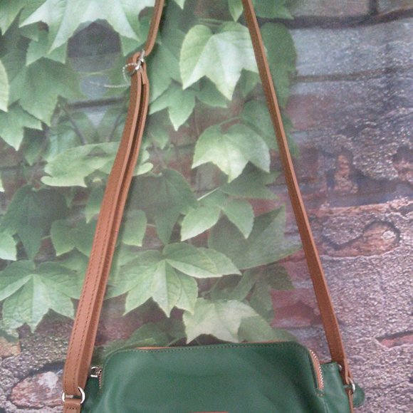 Made In Italy Leather Triple Zip Compartments Crossbody - Picture 4 of 8